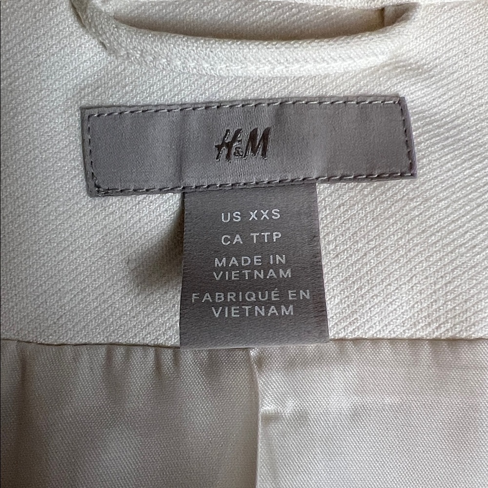 H&M Classic Fitted White Collared Open Blazer with Ruched Sleeves - Size XXS - Picture 7 of 11